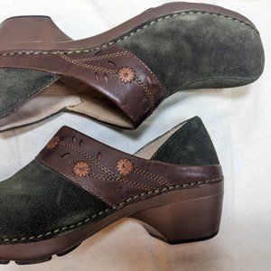 Dansko Summer Suede Clogs - Pine - Size 39